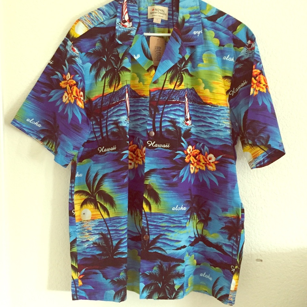 Royal Hawaiian Creations Button-up Size XL Blue